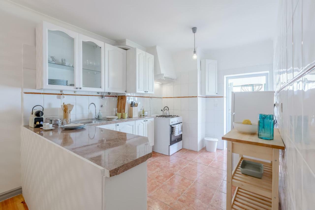 Bright & Spacious Alfama Apartment, By Timecooler Lisbon Luaran gambar