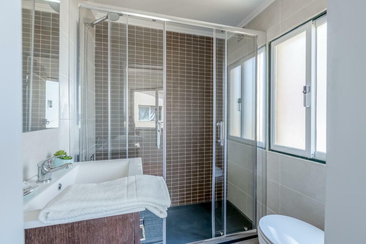 Bright & Spacious Alfama Apartment, By Timecooler Lisbon Luaran gambar