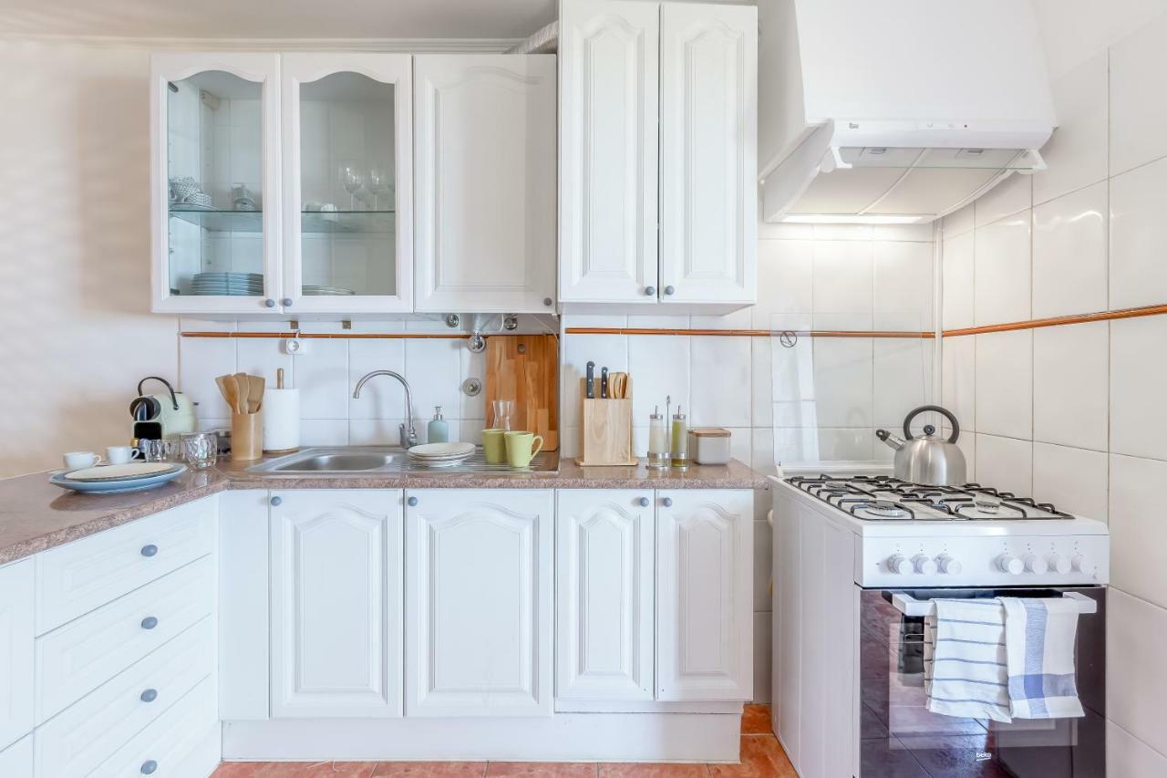 Bright & Spacious Alfama Apartment, By Timecooler Lisbon Luaran gambar