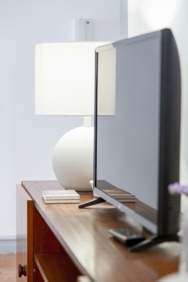 Bright & Spacious Alfama Apartment, By Timecooler Lisbon Luaran gambar