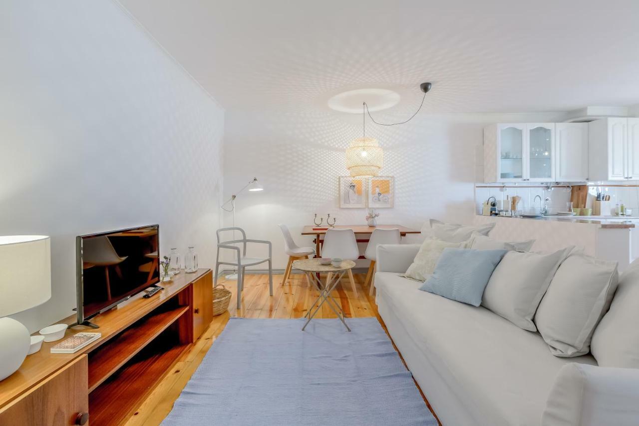 Bright & Spacious Alfama Apartment, By Timecooler Lisbon Luaran gambar