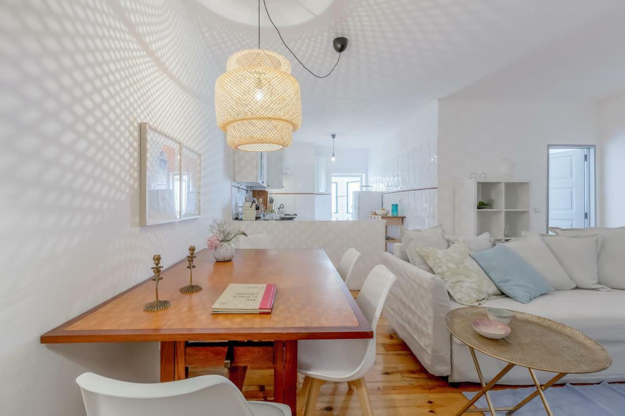Bright & Spacious Alfama Apartment, By Timecooler Lisbon Luaran gambar