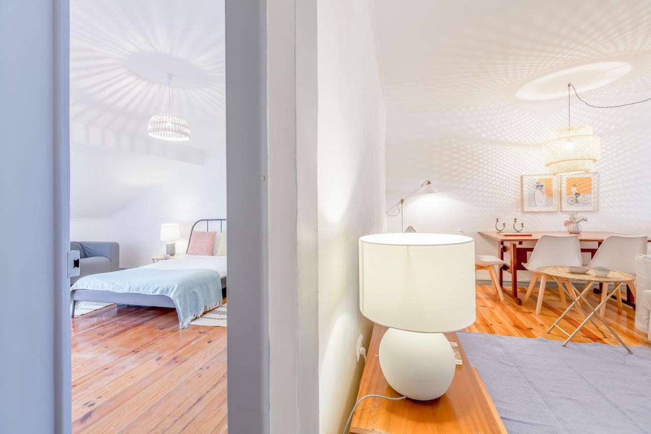 Bright & Spacious Alfama Apartment, By Timecooler Lisbon Luaran gambar