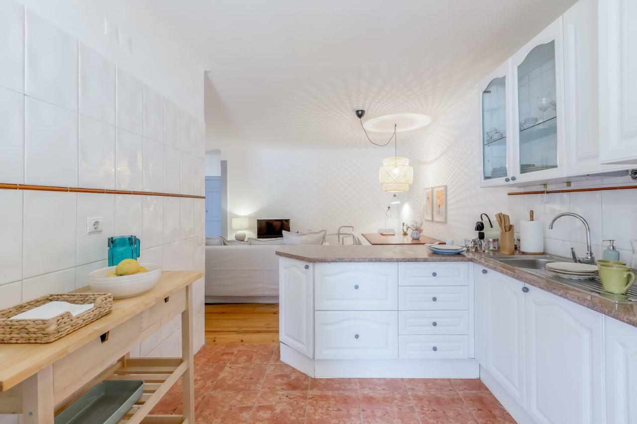 Bright & Spacious Alfama Apartment, By Timecooler Lisbon Luaran gambar